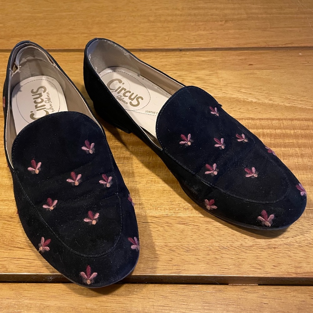 Circus by Sam Edelman Black Flats with Pink Embroidery